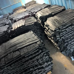 Досвідчена команда хіміків-технологів розробляє інноваційні формули каучукових сумішей для різних галузей промисловості